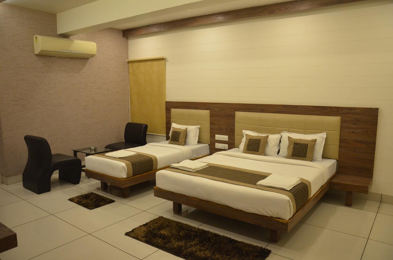 Apple Residency Hotel Patan  Luaran gambar