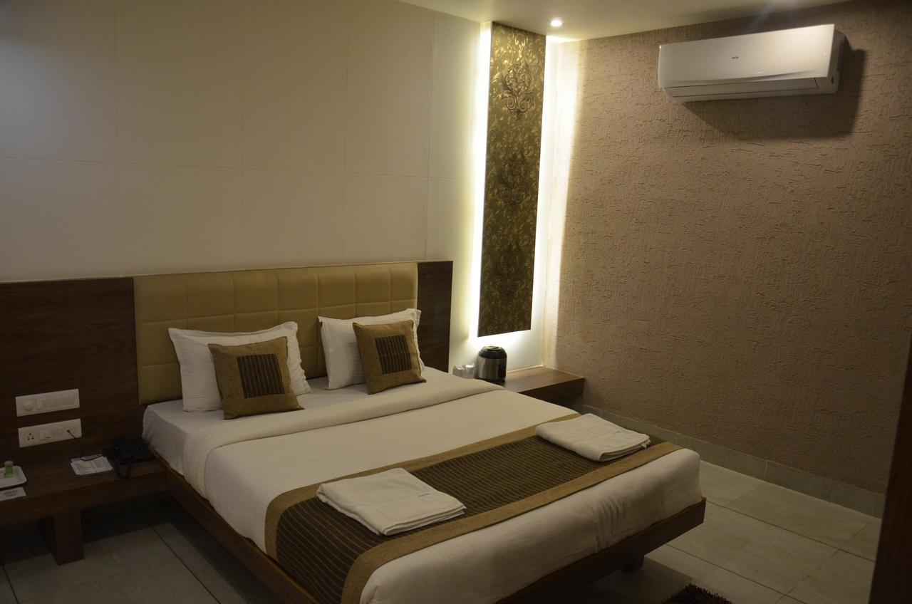 Apple Residency Hotel Patan  Luaran gambar