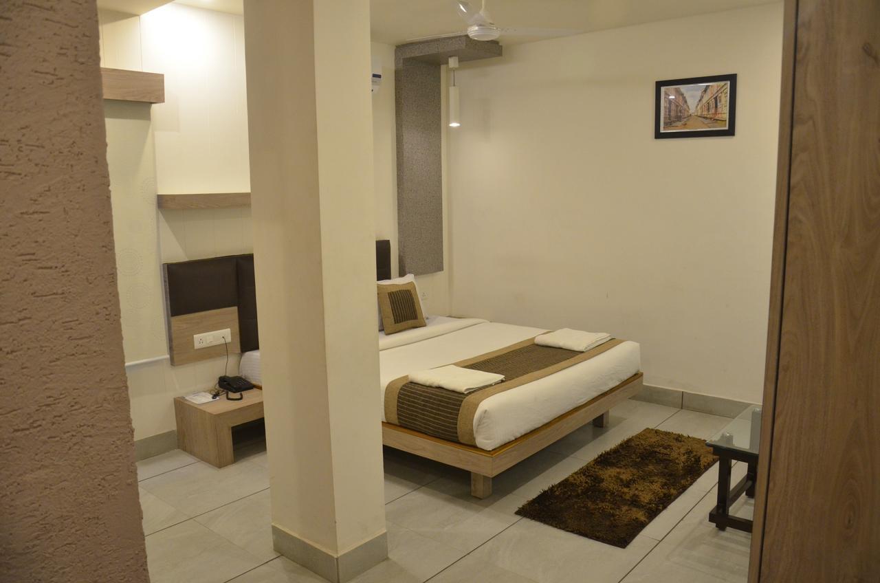 Apple Residency Hotel Patan  Luaran gambar