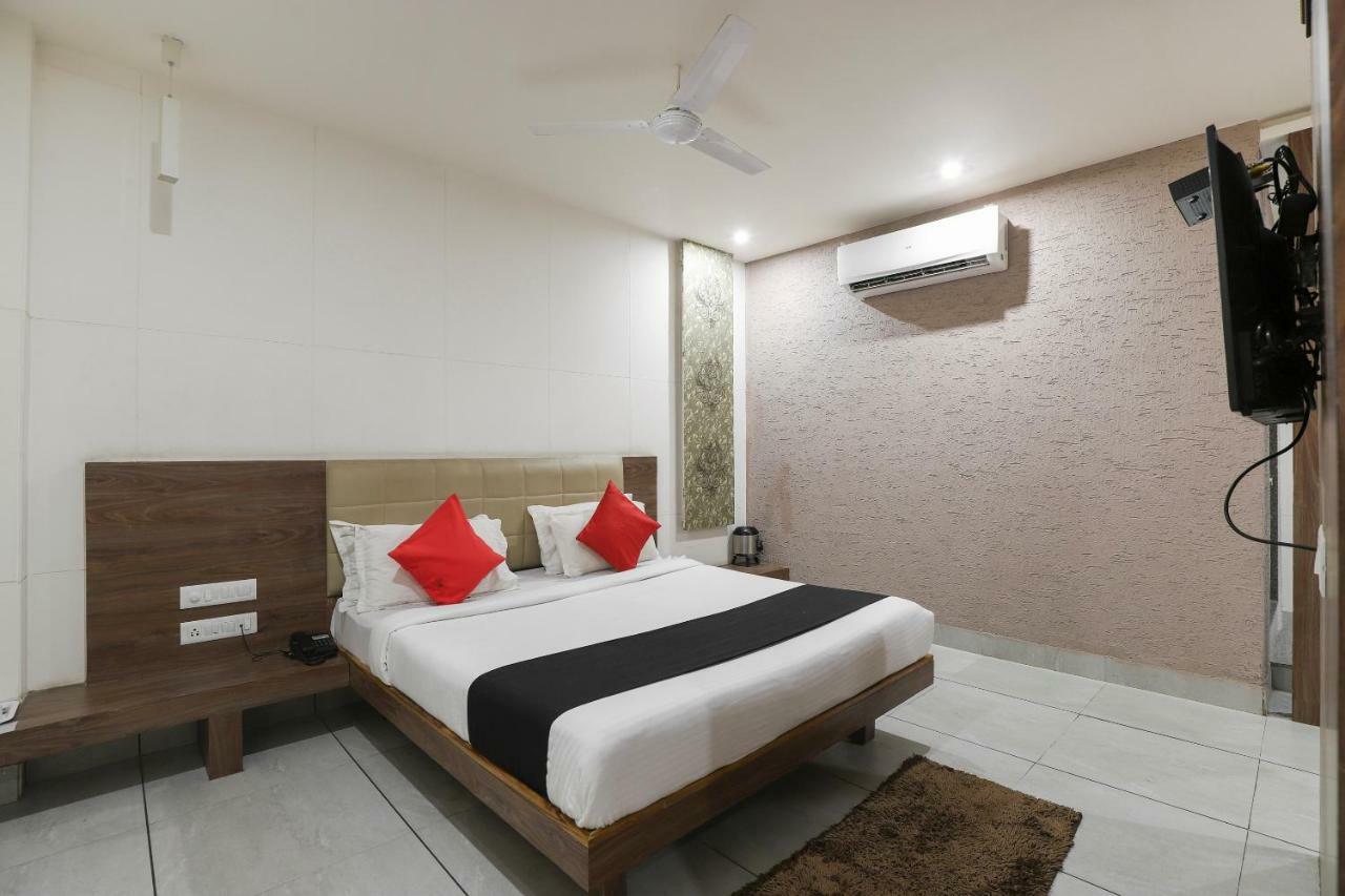 Apple Residency Hotel Patan  Luaran gambar