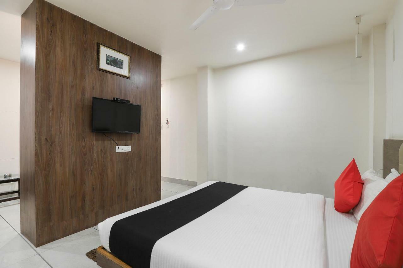 Apple Residency Hotel Patan  Luaran gambar