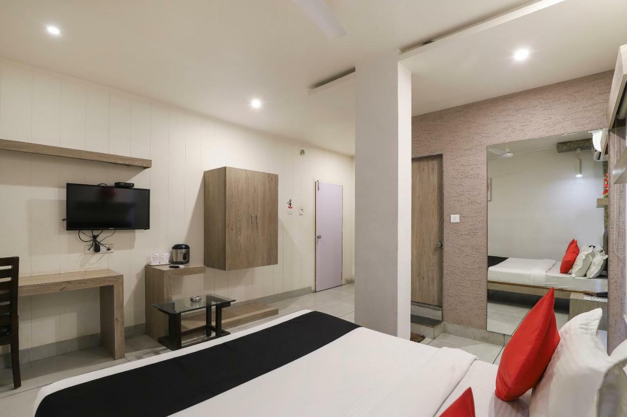 Apple Residency Hotel Patan  Luaran gambar