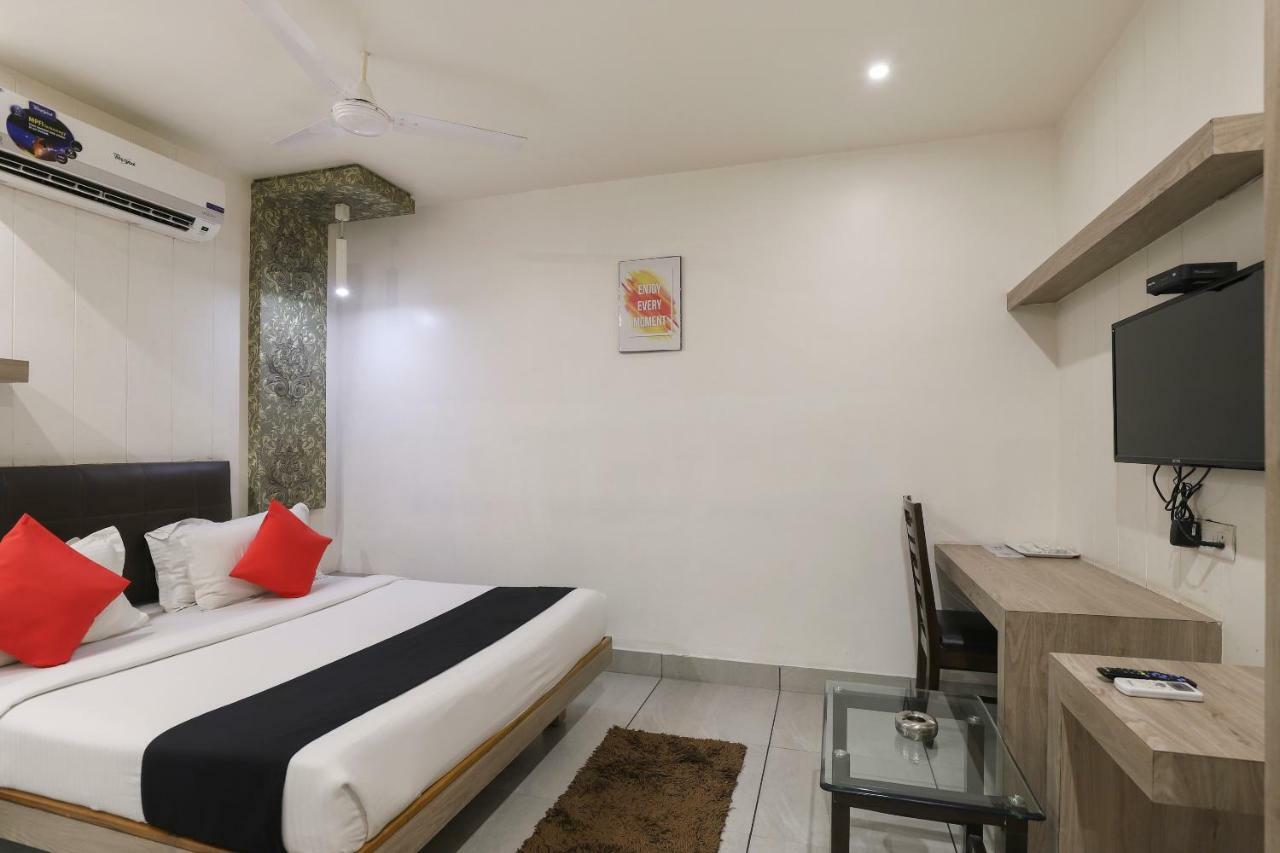 Apple Residency Hotel Patan  Luaran gambar